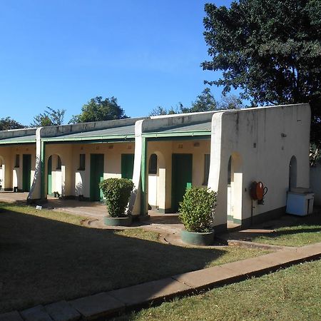 Victoria Falls Budget Hotel Dış mekan fotoğraf