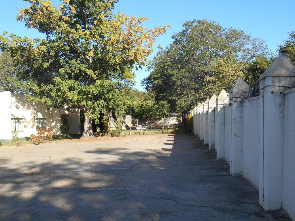 Victoria Falls Budget Hotel Dış mekan fotoğraf