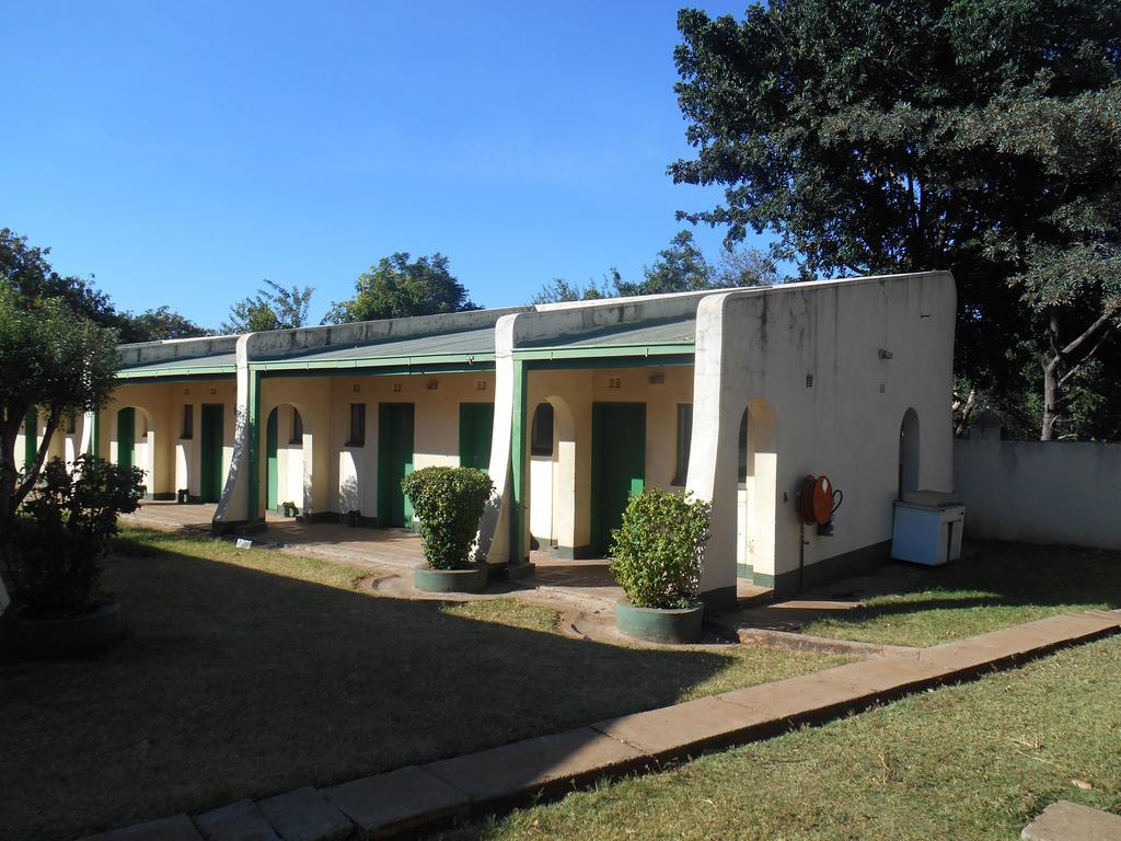 Victoria Falls Budget Hotel Dış mekan fotoğraf
